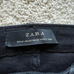 Zara Distressed Black Jeans with a Skinny Fit